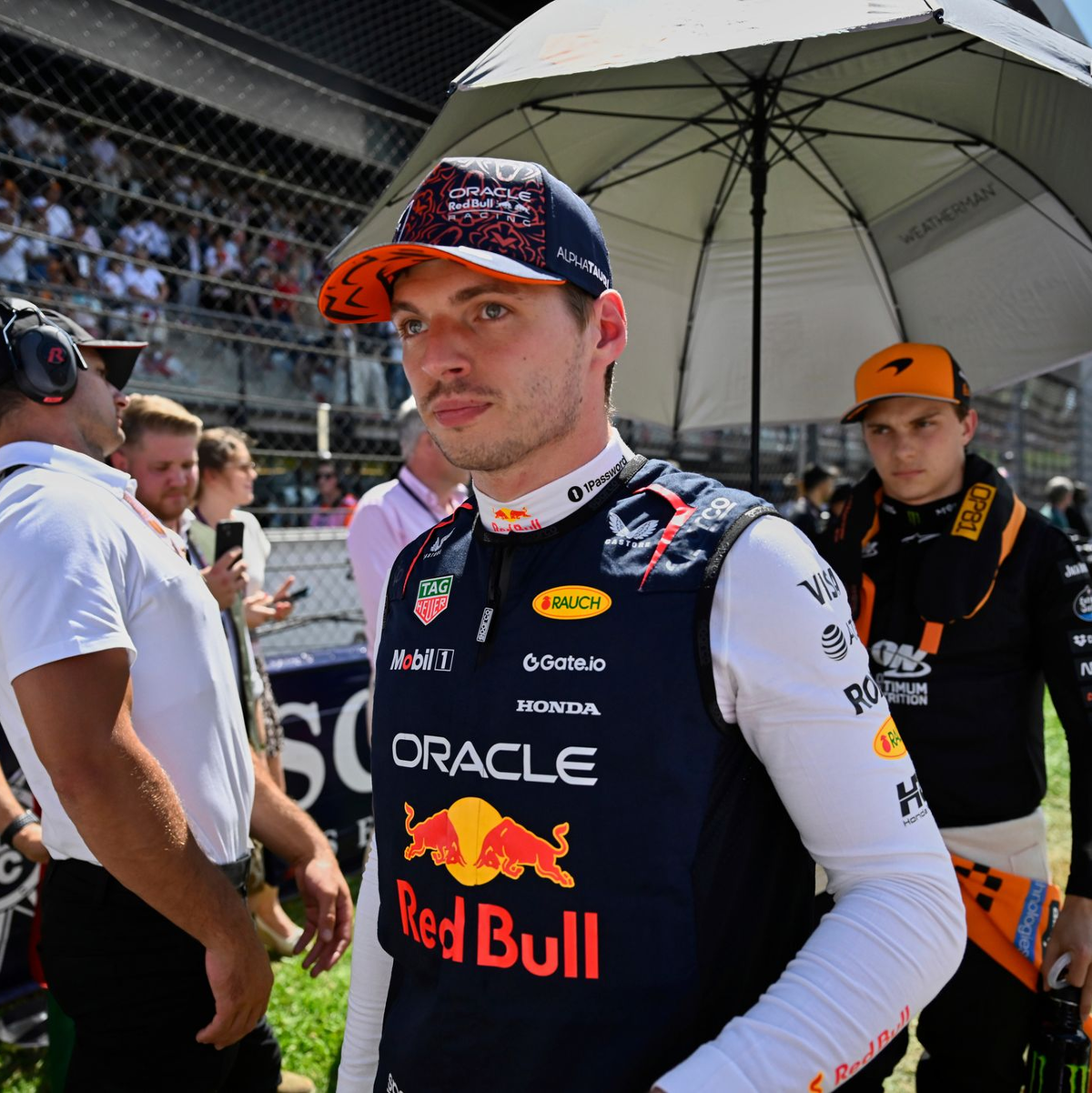 Nach mehr als einem Jahr fällt er vorzeitig aus: Weltmeister Max Verstappen. - Foto: Denes Erdos/AP POOL/AP/dpa
