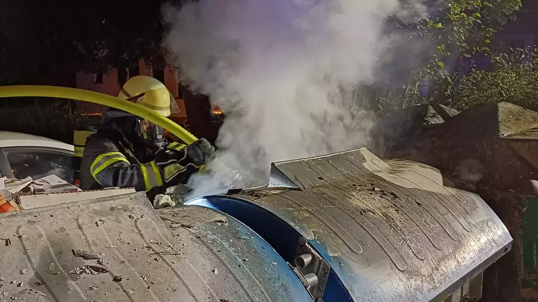 FW-EN: Feuerwehr rückte bisher fünfmal aus- erneuter Containerbrand in der Nacht ärgert Feuerwehrleute - Bild: presseportal.de