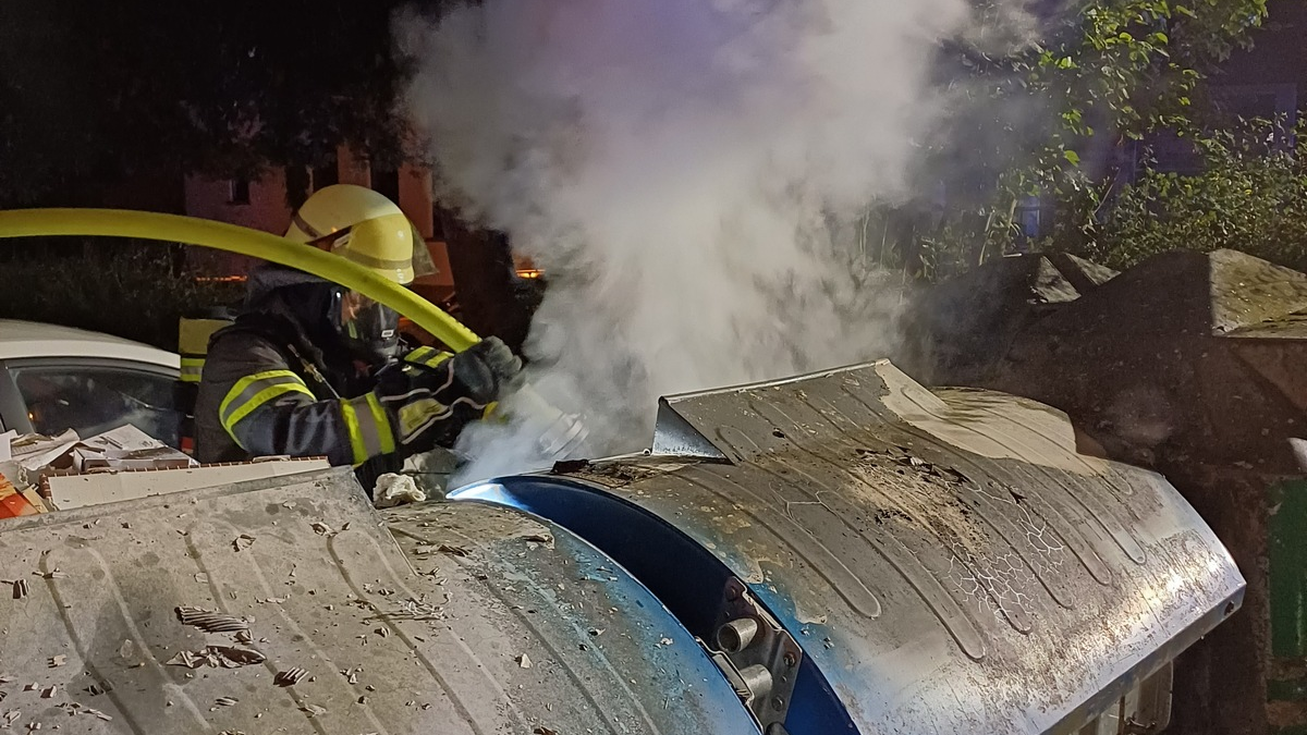 FW-EN: Feuerwehr rückte bisher fünfmal aus- erneuter Containerbrand in der Nacht ärgert Feuerwehrleute - Foto: presseportal.de