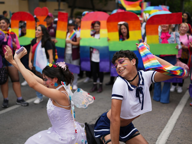 Rekordbeteiligung in Mexiko-Stadt: Hunderttausende zogen durch die Straßen. - Foto: Eduardo Verdugo/AP/dpa