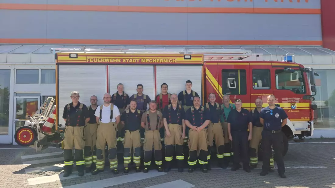 FW Mechernich: Löschzug Kommern übt am Institut der Feuerwehr in Düren-Stockheim - Bild: presseportal.de