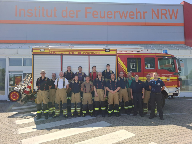 FW Mechernich: Löschzug Kommern übt am Institut der Feuerwehr in Düren-Stockheim - Foto: presseportal.de