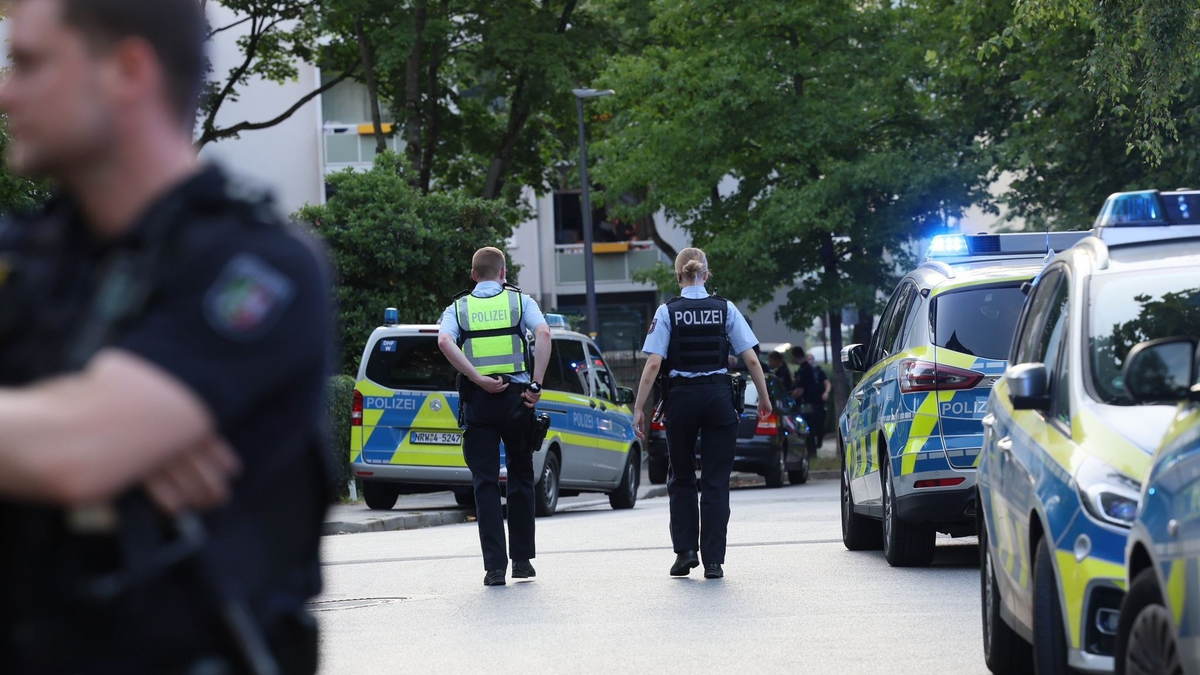 Bei einer Massenschlägerei mit bis zu 100 beteiligten Menschen in Heiligenhaus in Nordrhein-Westfalen sind sieben Menschen verletzt worden. - Foto: Tim Olbermann/dpa