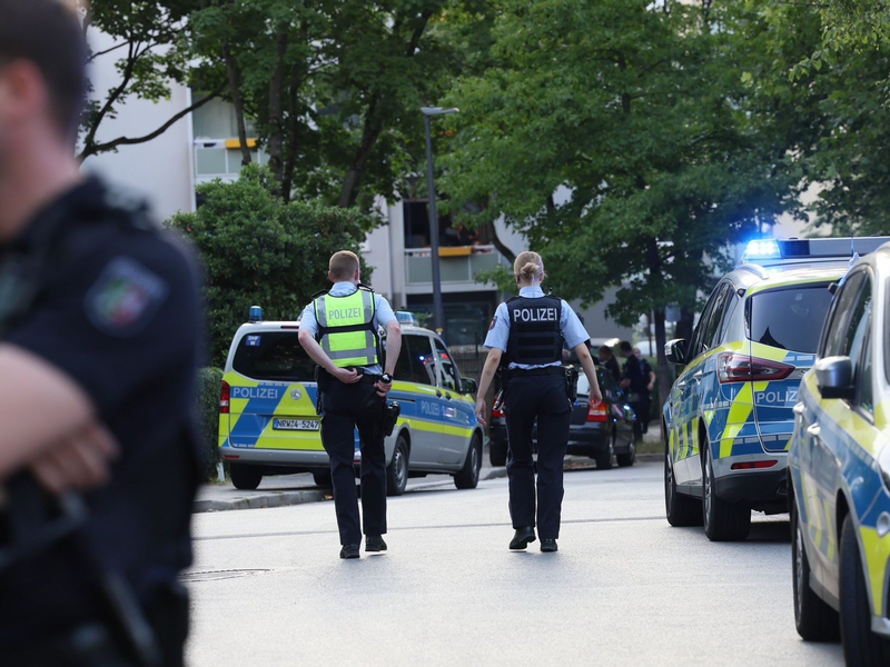 Bei einer Massenschlägerei mit bis zu 100 beteiligten Menschen in Heiligenhaus in Nordrhein-Westfalen sind sieben Menschen verletzt worden. - Foto: Tim Olbermann/dpa