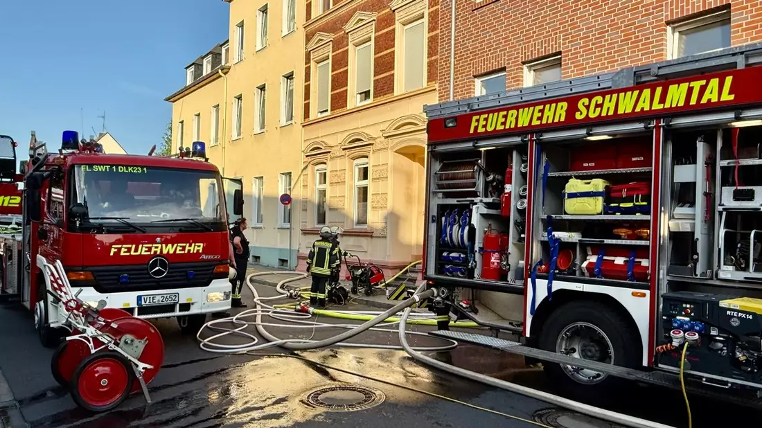 FFW Schwalmtal: Wohnungsbrand in Mehrfamilienhaus - Küchenbrand schnell unter Kontrolle - Bild: presseportal.de