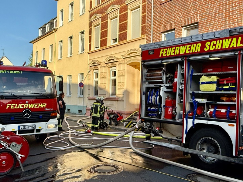 FFW Schwalmtal: Wohnungsbrand in Mehrfamilienhaus - Küchenbrand schnell unter Kontrolle - Foto: presseportal.de