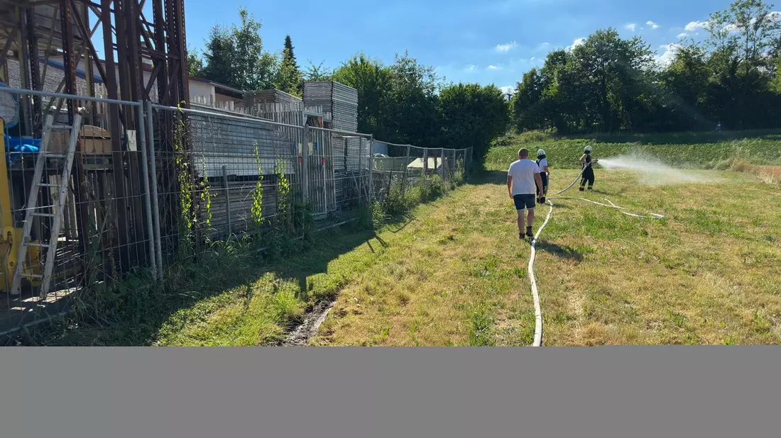 FW Stockach: Flächenbrand an Lagerfläche - Bild: presseportal.de