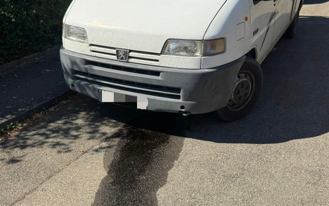 FW Weinheim: Schräger Ampelmast führt zu Einsatz an Straßenbahntrasse - Foto: presseportal.de