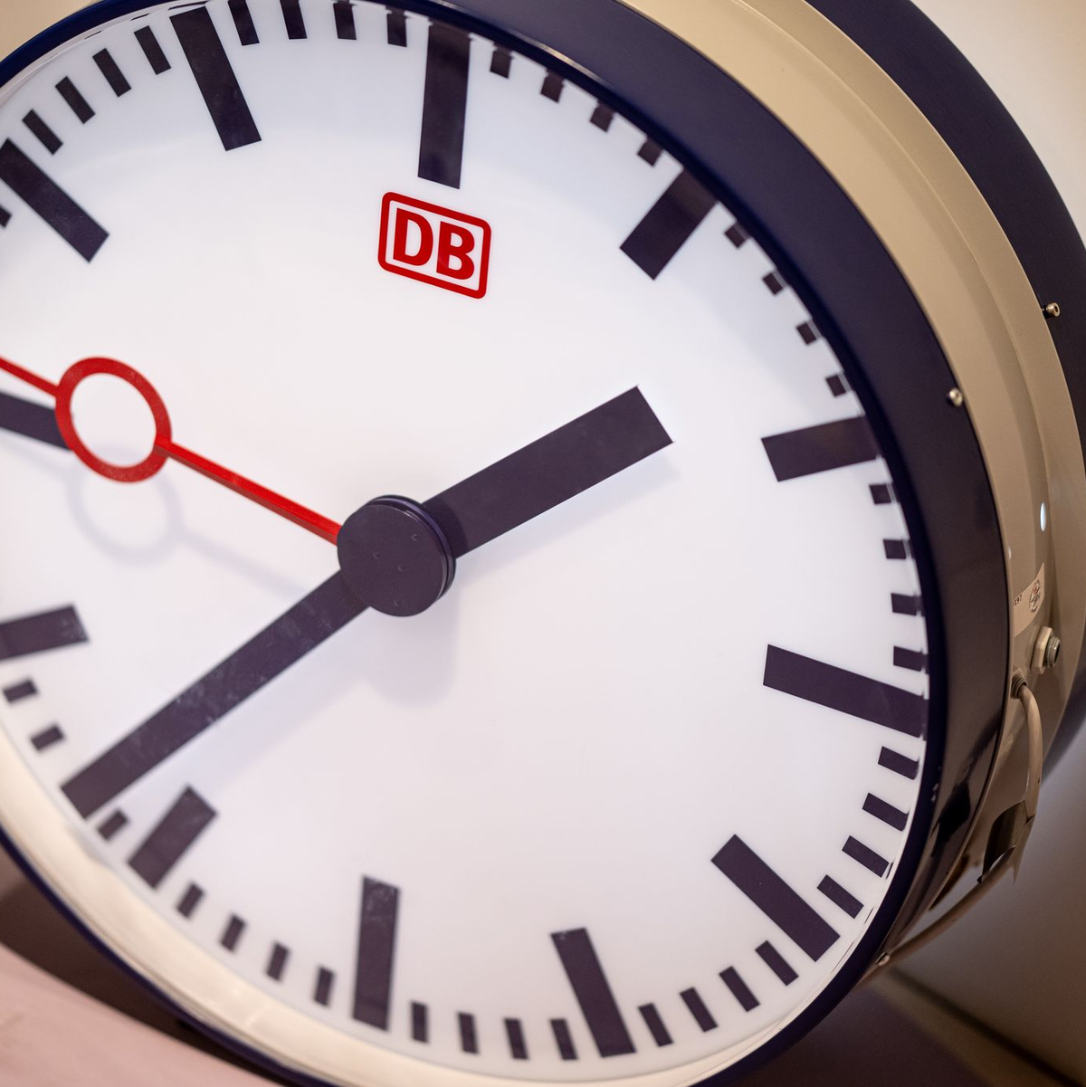 Immer wieder verliert die Bahn den Wettlauf mit der Zeit. (Archivbild) - Foto: Fabian Sommer/dpa