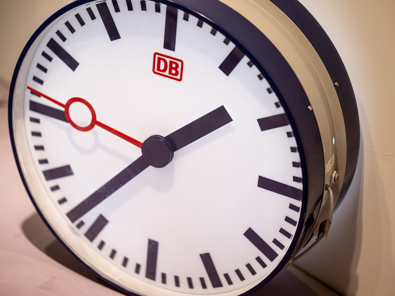 Immer wieder verliert die Bahn den Wettlauf mit der Zeit. (Archivbild) - Foto: Fabian Sommer/dpa