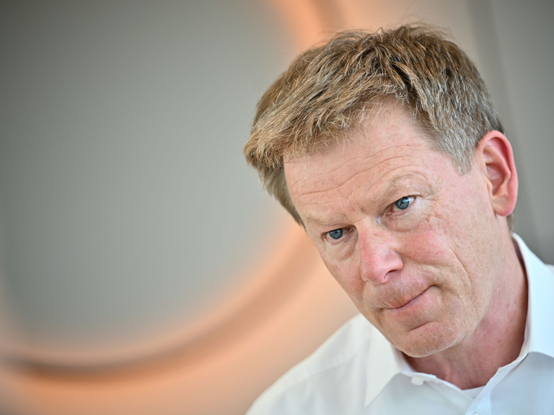 Seine Zeit als Bahnchef war geprägt von schweren Krisen. Zuletzt sank die Pünktlichkeit dramatisch, die Schienen-Infrastruktur hält vielerorts dem Verkehr kaum mehr stand. (Archivbild)  - Foto: Sebastian Christoph Gollnow/dpa