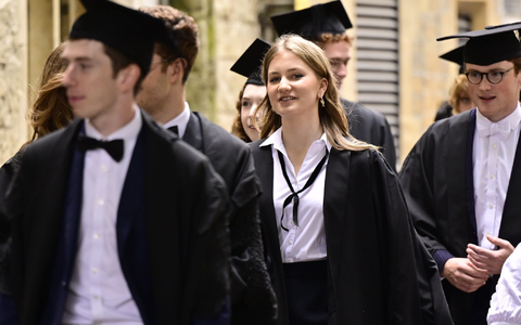 Planmäßig würde die belgische Kronprinzessin Elisabeth ihr Masterstudium im Mai 2026 beenden. (Archivbild) - Foto: Laurie Dieffembacq/Belga/dpa Planmäßig würde die belgische Kronprinzessin Elisabeth ihr Masterstudium im Mai 2026 beenden. (Archivbild) - Foto: Laurie Dieffembacq/Belga/dpa
