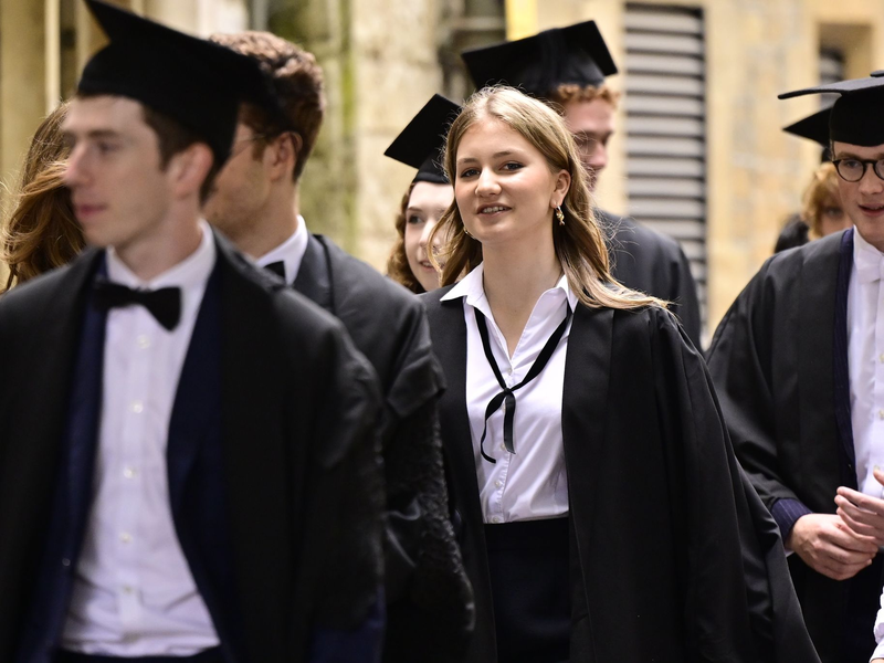 Planmäßig würde die belgische Kronprinzessin Elisabeth ihr Masterstudium im Mai 2026 beenden. (Archivbild) - Foto: Laurie Dieffembacq/Belga/dpa
