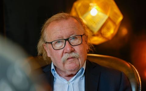 Der Philosoph Peter Sloterdijk spricht sich für ein Handyverbot für Kinder und Jugendliche aus. - Foto: Thomas Banneyer/dpa