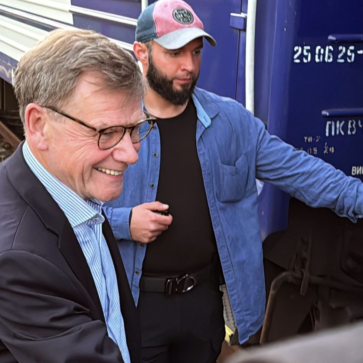 Die Wohnung einer Mitarbeiterin der deutschen Botschaft in Kiew wurde bei den Raketenangriff am 17. Juni durch die Druckwelle beschädigt. - Foto: Jörg Blank/dpa