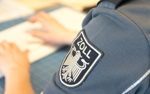 HZA-N: 360 Tagessätze: Nürnberger Zoll ermittelt Schwarzarbeit am Telefon - Foto: presseportal.de