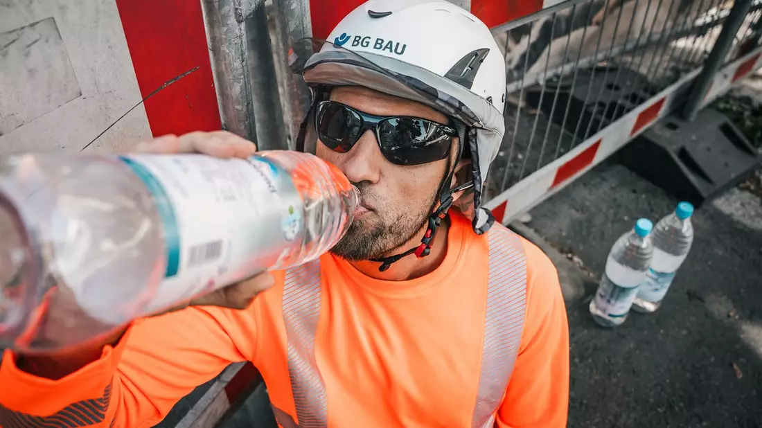 Outdoor-Worker besonders durch Hitze gefährdet / Hinweise und Tipps für den Bau - Bild: presseportal.de