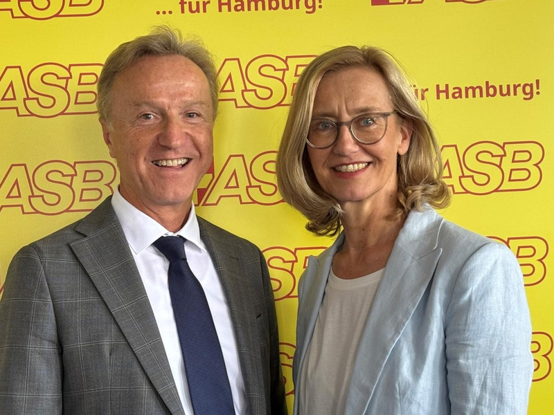 Dank und Aufbruch: Michael Sander verabschiedet sich nach 16 Jahren an der Spitze des ASB Hamburg - Foto: presseportal.de