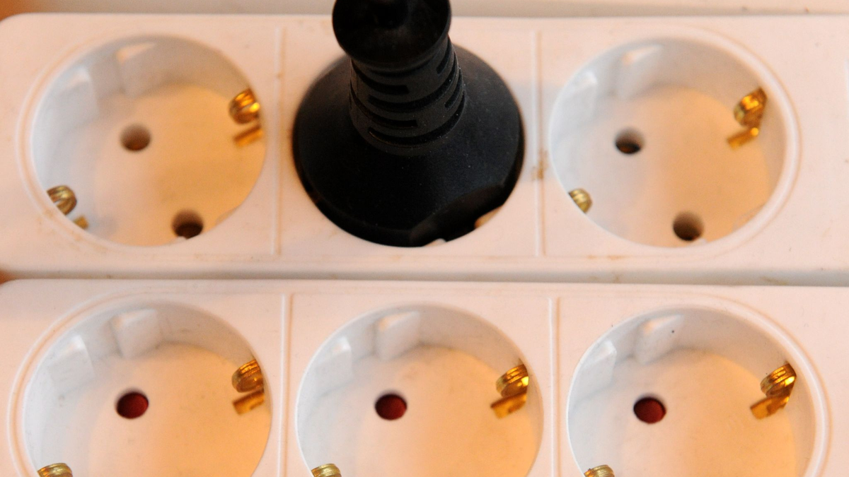 Die Stromsteuer sollte nach dem Willen der Fraktionschefs von CDU und CSU zeitnah für alle Verbraucher in Deutschland gesenkt werden. (Illustration) - Foto: Carsten Rehder/dpa