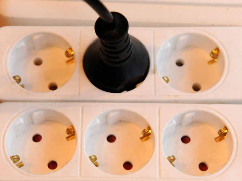 Die Stromsteuer sollte nach dem Willen der Fraktionschefs von CDU und CSU zeitnah für alle Verbraucher in Deutschland gesenkt werden. (Illustration) - Foto: Carsten Rehder/dpa