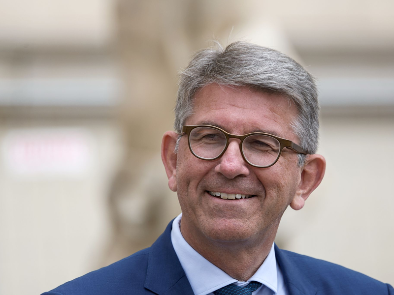 Kulturstaatsminister Wolfram Weimer empfiehlt öffentlich geförderten Institutionen einen Verzicht auf Gendersprache mit Sonderzeichen. (Archivbild) - Foto: Hannes P Albert/dpa