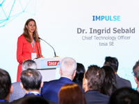 Kleben, entkleben, recyceln: tesa eröffnet neues Debonding on Demand Labor in Singapur - Foto: presseportal.de