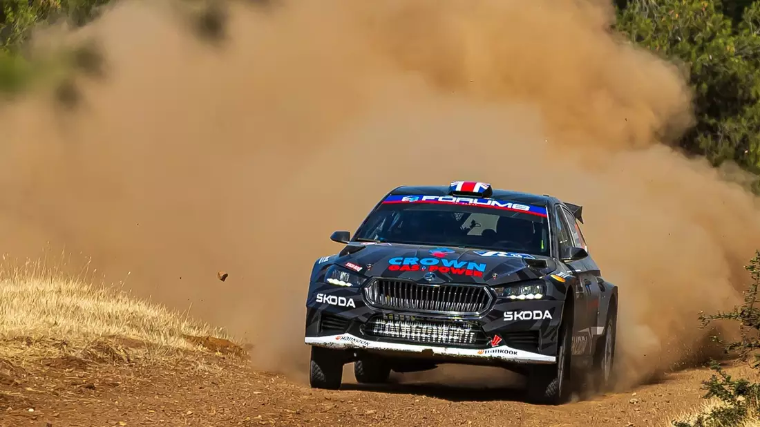 Akropolis-Rallye Griechenland: Gus Greensmith fährt Škoda Fabia RS Rally2 auf Platz zwei in der WRC2 - Bild: presseportal.de