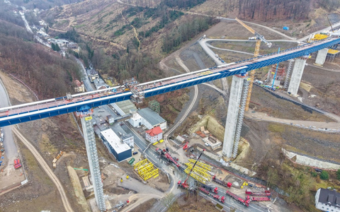 Der Verkehr kann wohl eingeschränkt wieder früher rollen als geplant. (Archivbild) - Foto: Alex Talash/dpa Der Verkehr kann wohl eingeschränkt wieder früher rollen als geplant. (Archivbild) - Foto: Alex Talash/dpa