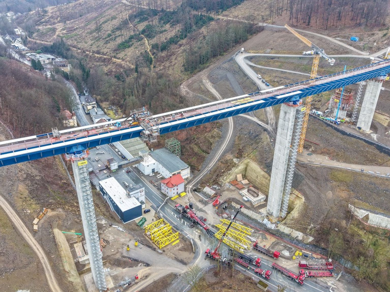 Der Verkehr kann wohl eingeschränkt wieder früher rollen als geplant. (Archivbild) - Foto: Alex Talash/dpa
