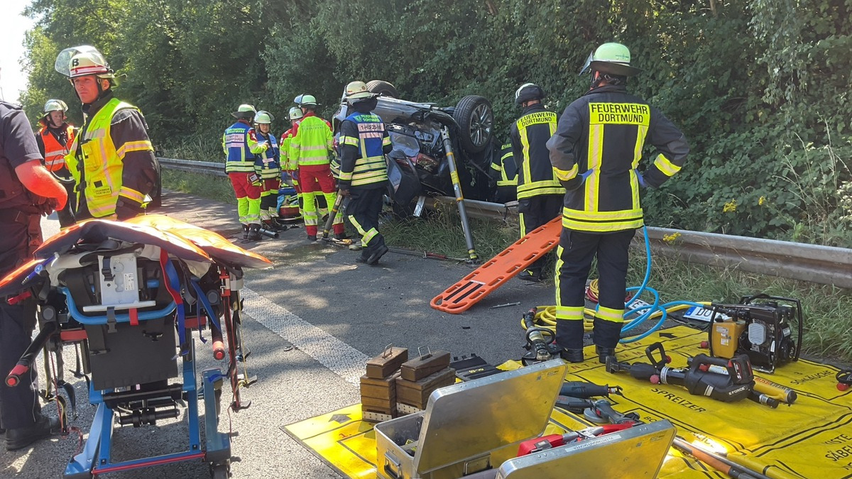 FW-DO: Verkehrsunfall mit eingeklemmter Person - B236 Richtung Schwerte voll gesperrt - Foto: presseportal.de