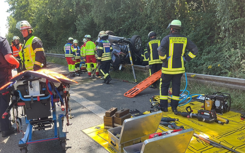 FW-DO: Verkehrsunfall mit eingeklemmter Person - B236 Richtung Schwerte voll gesperrt - Foto: presseportal.de