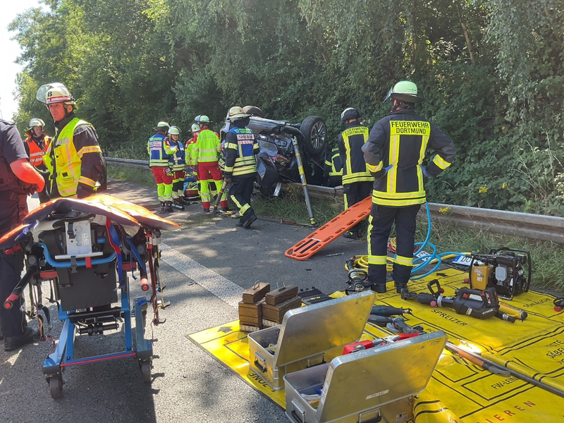 FW-DO: Verkehrsunfall mit eingeklemmter Person - B236 Richtung Schwerte voll gesperrt - Foto: presseportal.de