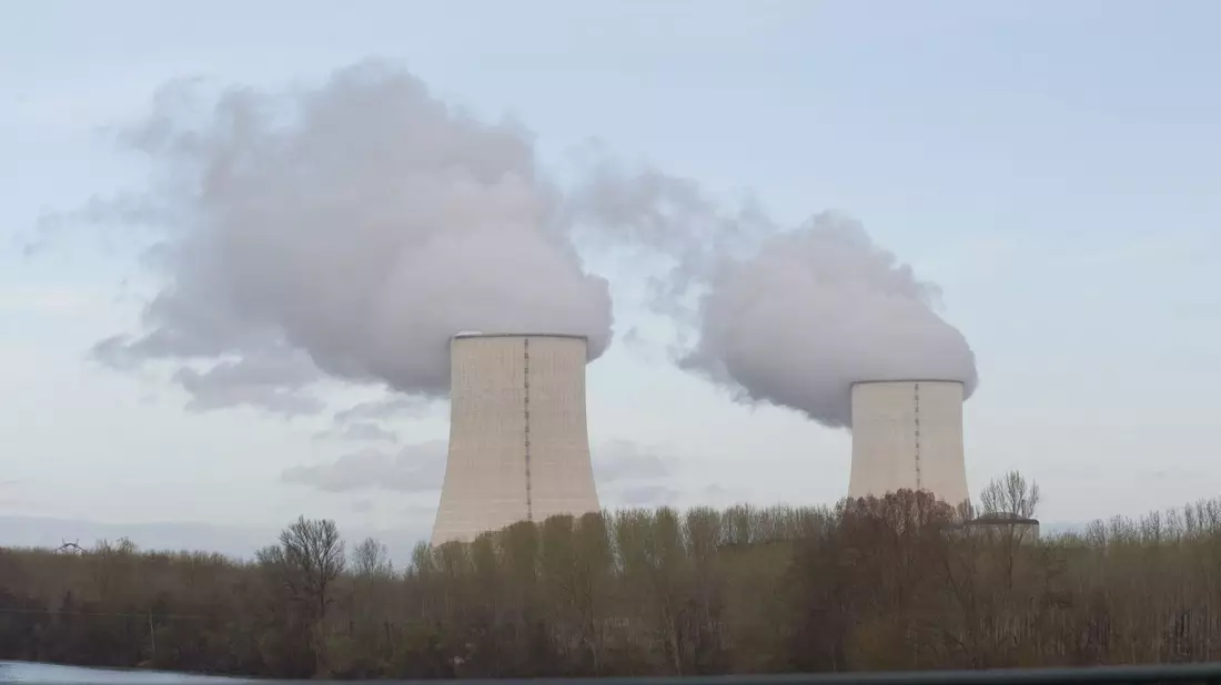 Frankreich drosselt seine Atomstromproduktion, weil eine Hitzewelle Flüsse aufheizt. (Archivbild). - Bild: picture alliance / dpa