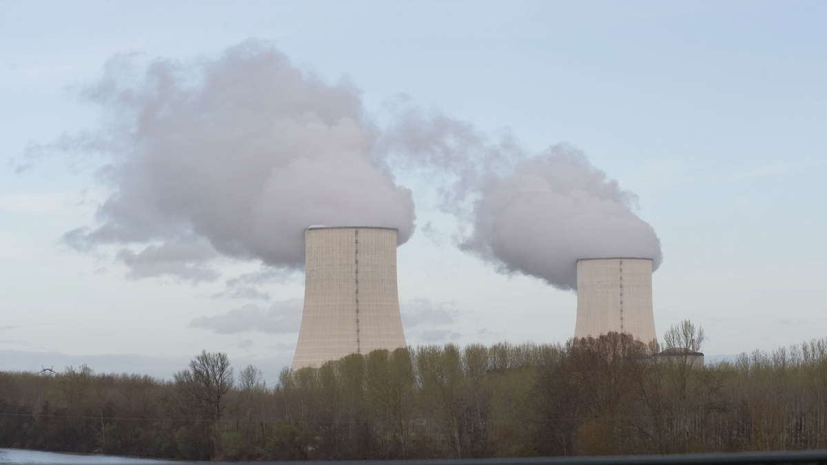 Frankreich drosselt seine Atomstromproduktion, weil eine Hitzewelle Flüsse aufheizt. (Archivbild). - Foto: picture alliance / dpa