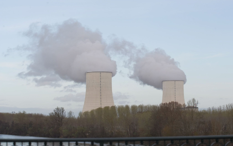 Frankreich drosselt seine Atomstromproduktion, weil eine Hitzewelle Flüsse aufheizt. (Archivbild). - Foto: picture alliance / dpa