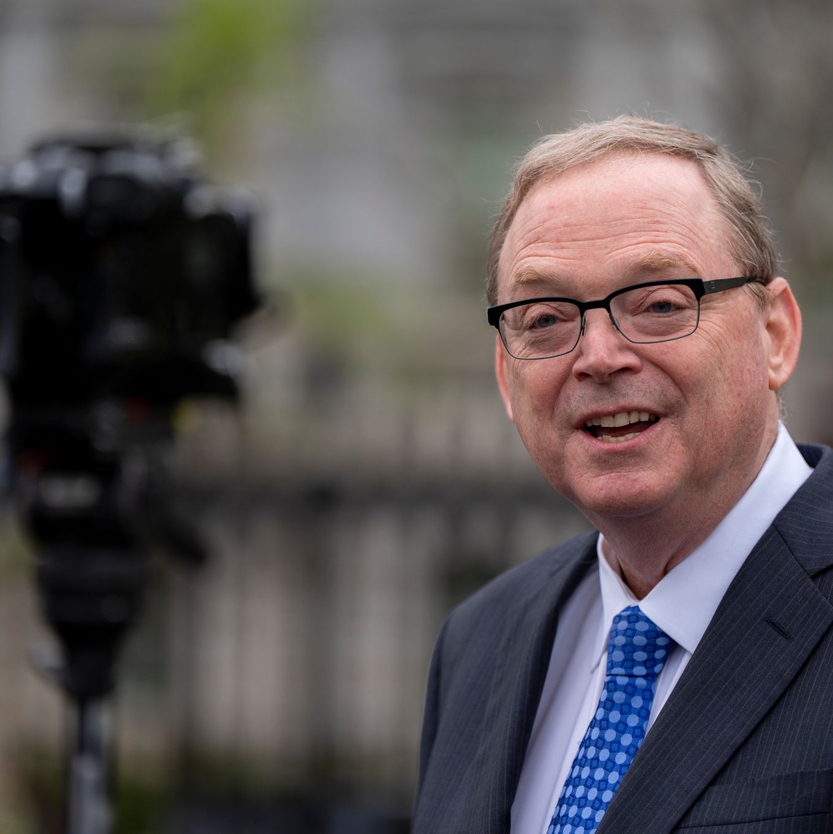 Die USA nähmen sofort wieder Handelsgespräche mit Kanada auf - bestätigt Trumps Wirtschaftsberater Kevin Hassett auf Nachfrage. (Archivbild) - Foto: Alex Brandon/AP/dpa