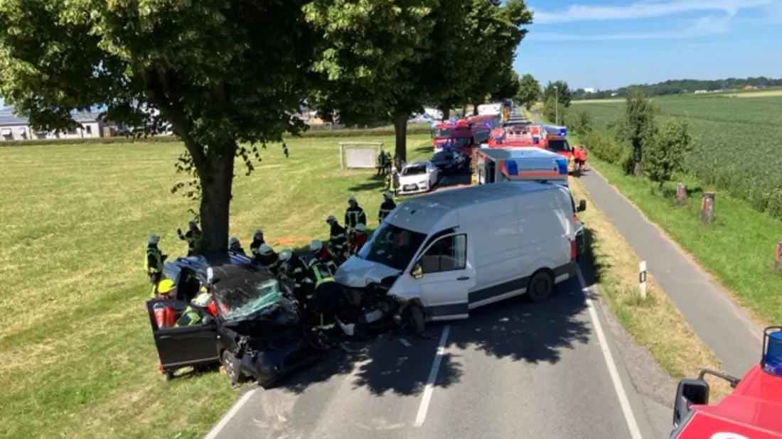 POL-STD: Beckdorf: Schwerer Verkehrsunfall im Begegnungsverkehr - Bild: presseportal.de