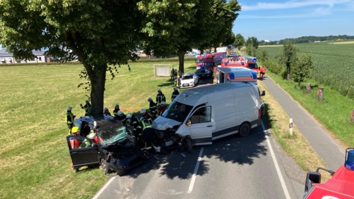 POL-STD: Beckdorf: Schwerer Verkehrsunfall im Begegnungsverkehr - Foto: presseportal.de