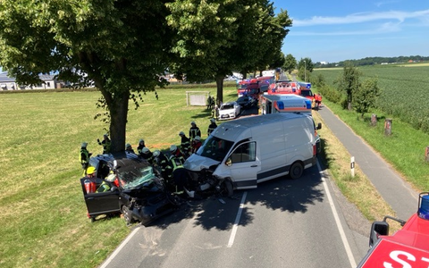 POL-STD: Beckdorf: Schwerer Verkehrsunfall im Begegnungsverkehr - Foto: presseportal.de