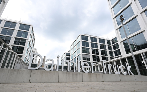 Daimler Truck steht jetzt auf der schwarzen Liste der russischen Regierung. (Archivbild) - Foto: Bernd Weißbrod/dpa Daimler Truck steht jetzt auf der schwarzen Liste der russischen Regierung. (Archivbild) - Foto: Bernd Weißbrod/dpa