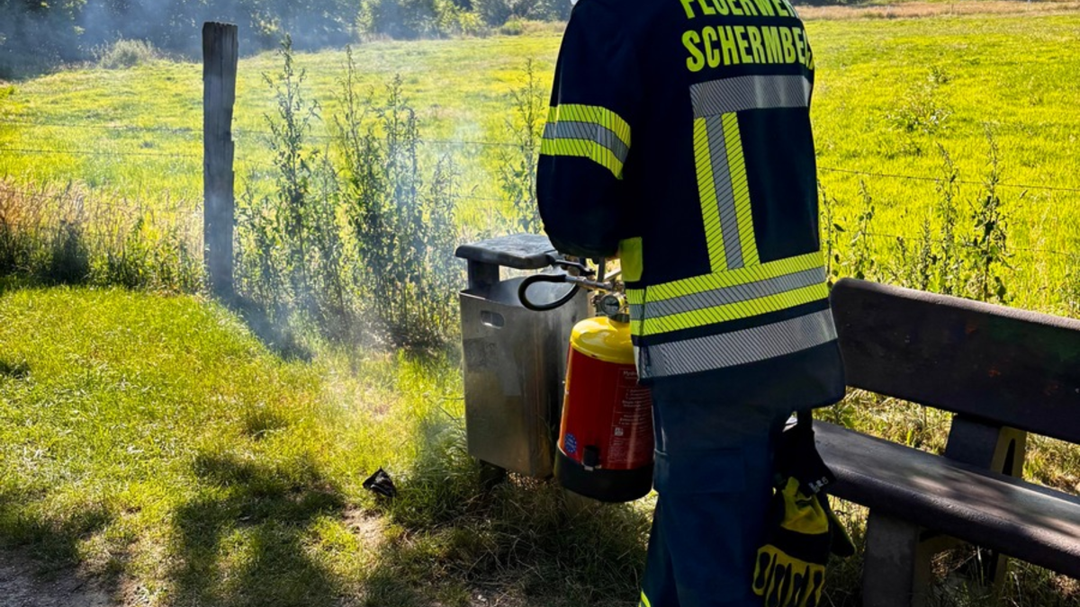 FW-Schermbeck: Mülleimerbrand am Mühlenteich - Foto: presseportal.de