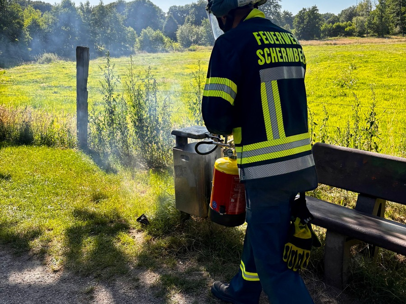 FW-Schermbeck: Mülleimerbrand am Mühlenteich - Foto: presseportal.de