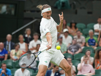 Alexander Zverev spielt am Dienstag seine Erstrundenpartie zu Ende. - Foto: Alastair Grant/AP/dpa