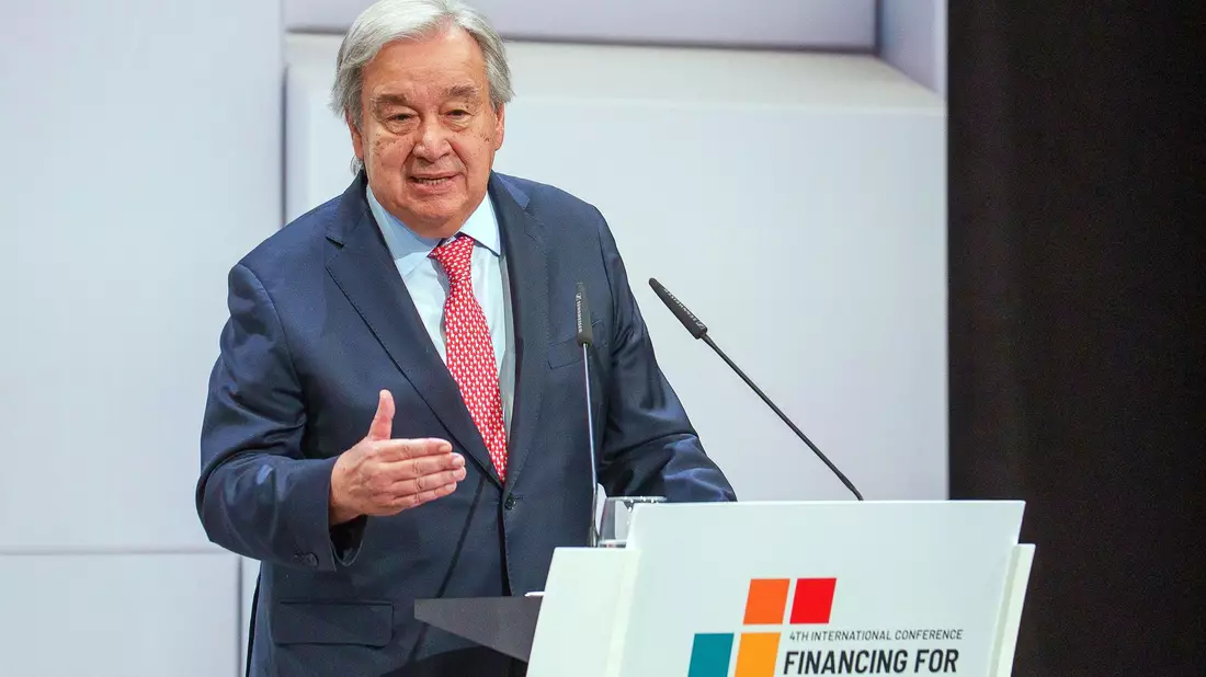 Guterres spricht sich für eine bedingungslose und sofortige Waffenruhe in der Ukraine aus.  - Bild: Francisco J. Olmo/Europa Press/dpa