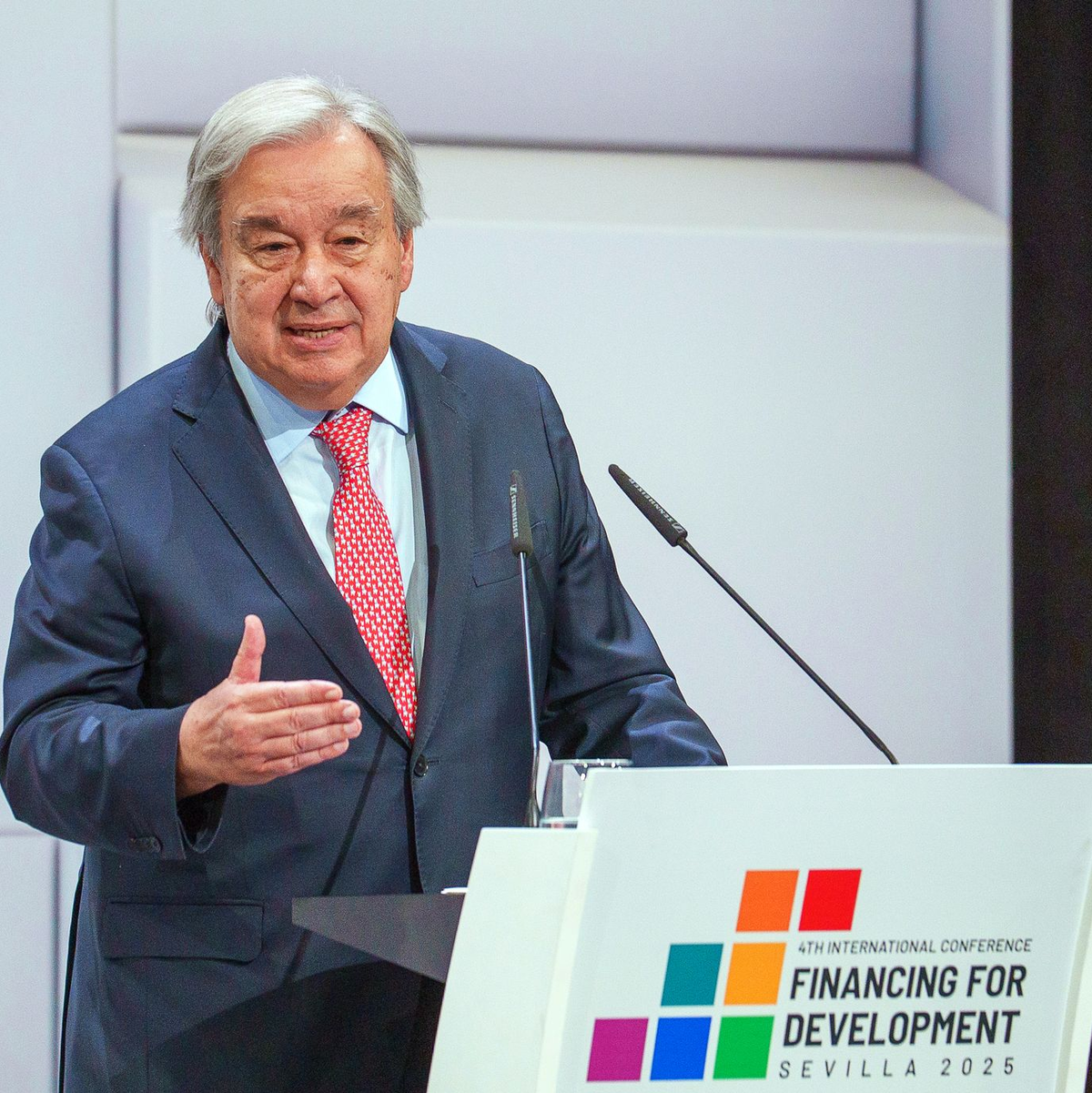 Guterres spricht sich für eine bedingungslose und sofortige Waffenruhe in der Ukraine aus.  - Foto: Francisco J. Olmo/Europa Press/dpa