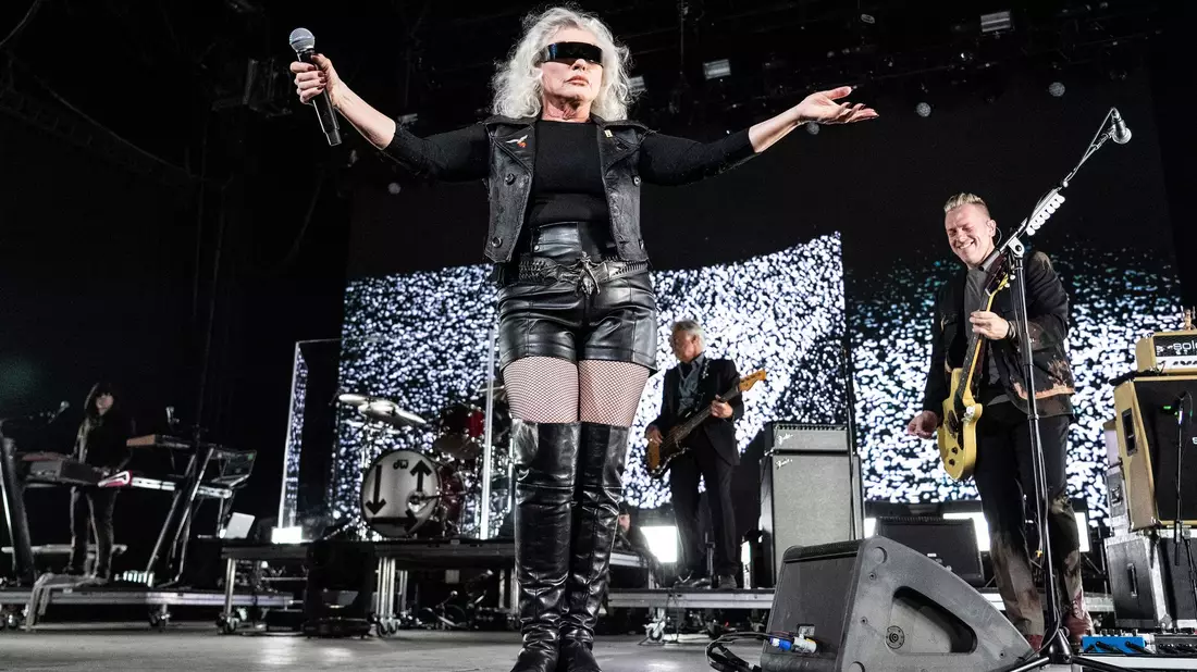 Debbie Harry bei einem Auftritt 2023. - Bild: Amy Harris/Invision/dpa