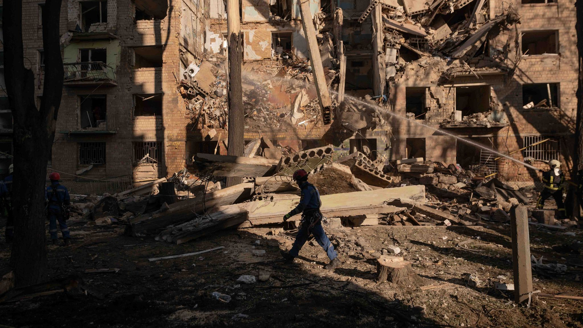 Für die Kriegsgegner Russland und Ukraine trüben sich die Konjunkturaussichten laut Experten ein. - Foto: Svet Jacqueline/ZUMA Press Wire/dpa