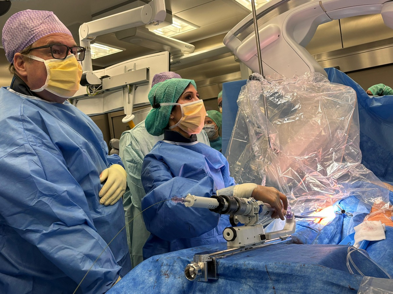 Neuer Impuls für Frauen in der Herzmedizin / Erstmals führt eine Frau in Deutschland einen kathetergestützten Trikuspidalklappenersatz über die Leistenvene durch - Foto: presseportal.de