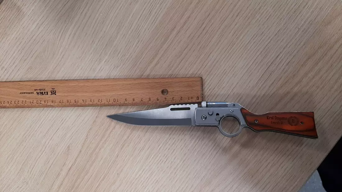 BPOL NRW: Bundespolizei stellt Springmesser-in der Luftsicherheitskontrolle fest - Anzeige gegen Reisenden aus Remscheid - Bild: presseportal.de