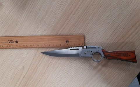 BPOL NRW: Bundespolizei stellt Springmesser-in der Luftsicherheitskontrolle fest - Anzeige gegen Reisenden aus Remscheid - Foto: presseportal.de